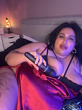 Snapshot of Sweet_PeaUK chatting on January 2025 11:00:01 PM Sweet PeaUK online show from January 2025 11:00:01 PM