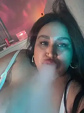 Snapshot of Sweet_PeaUK chatting on January 2025 02:04:01 AM Sweet PeaUK online show from January 2025 02:04:01 AM