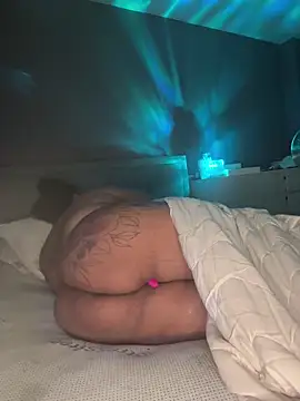 Snapshot of Sweet_PeaUK chatting on February 2025 01:10:01 AM Sweet PeaUK online show from February 2025 01:10:01 AM