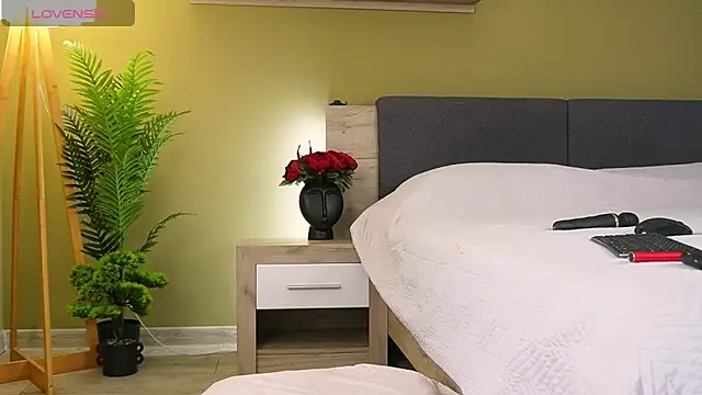 Snapshot of KiraRosse chatting on November 2025 11:53:02 AM KiraRosse online show from November 2025 11:53:02 AM