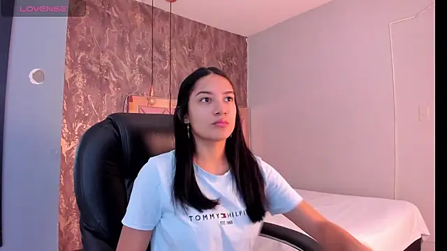 Snapshot of SKYLERWHIITEE chatting on January 2025 02:25:01 AM SKYLERWHIITEE online show from January 2025 02:25:01 AM