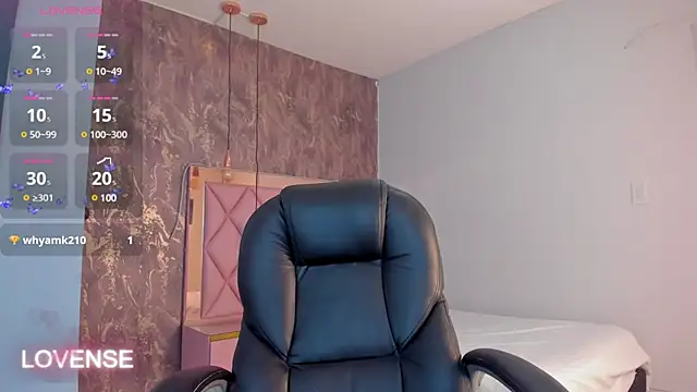 Snapshot of SKYLERWHIITEE chatting on February 2025 10:02:01 AM SKYLERWHIITEE online show from February 2025 10:02:01 AM