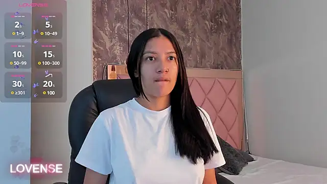 Snapshot of SKYLERWHIITEE chatting on March 2025 03:57:02 AM SKYLERWHIITEE online show from March 2025 03:57:02 AM