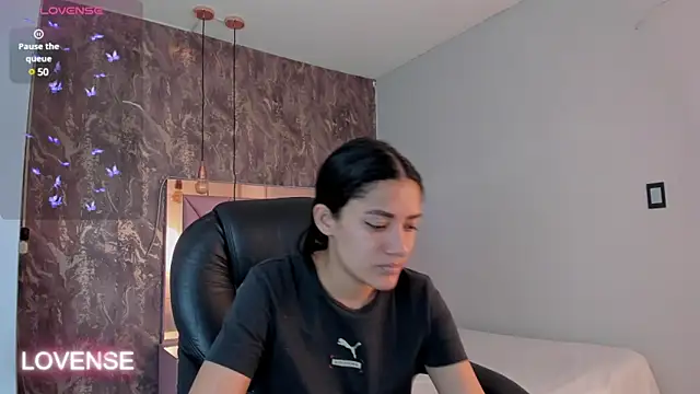 Snapshot of SKYLERWHIITEE chatting on March 2025 01:52:02 AM SKYLERWHIITEE online show from March 2025 01:52:02 AM