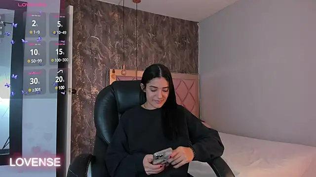 Snapshot of SKYLERWHIITEE chatting on March 2025 04:30:02 AM SKYLERWHIITEE online show from March 2025 04:30:02 AM