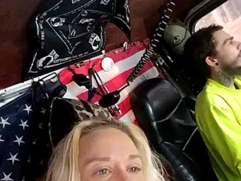 CrazyBabylov3 online show from December 2025 07:33:02 PM