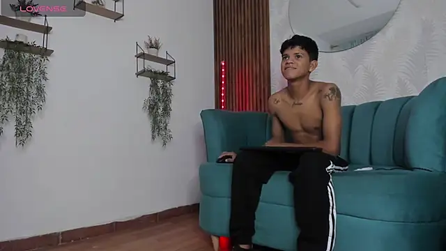 Snapshot of Jeffry_wolvess chatting on January 2025 12:00:01 PM Jeffry wolvess online show from January 2025 12:00:01 PM