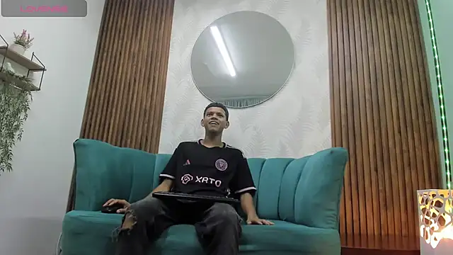 Snapshot of Jeffry_wolvess chatting on February 2025 11:55:01 AM Jeffry wolvess online show from February 2025 11:55:01 AM