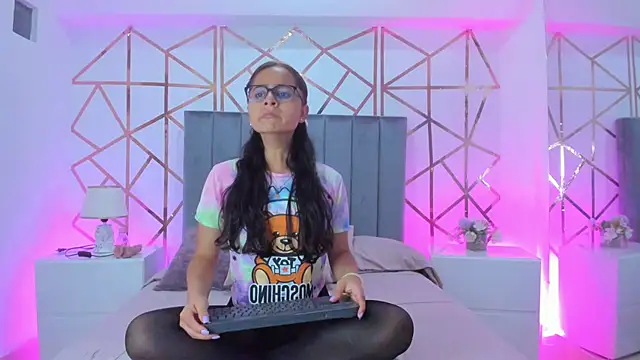 Giselle Roldan online show from January 2025 11:59:01 AM