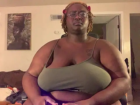 Snapshot of BigKittyRaven chatting on January 2025 02:03:02 AM BigKittyRaven online show from January 2025 02:03:02 AM