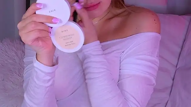 BeatriceEsmont online show from November 2025 07:32:02 PM