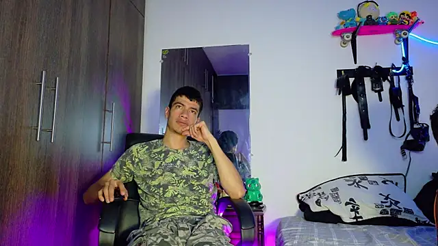 Snapshot of Nymphobuddies chatting on January 2025 08:29:01 PM Nymphobuddies online show from January 2025 08:29:01 PM