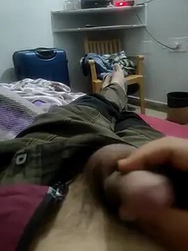 Snapshot of shale26 chatting on December 2024 04:45:02 AM shale26 online show from December 2024 04:45:02 AM