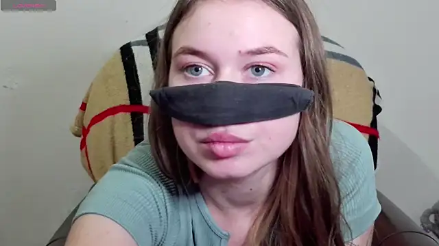 Snapshot of Mikki5P chatting on January 2025 05:00:01 PM Mikki5P online show from January 2025 05:00:01 PM