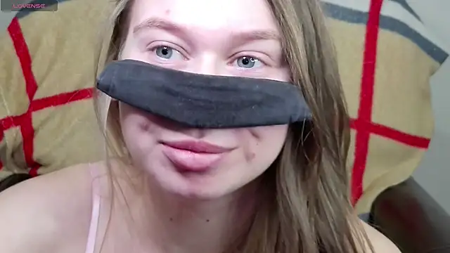 Snapshot of Mikki5P chatting on February 2025 09:14:01 PM Mikki5P online show from February 2025 09:14:01 PM