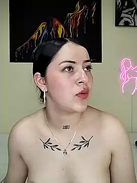 Snapshot of Emily-Hott- chatting on December 2024 06:31:01 PM Emily-Hott- online show from December 2024 06:31:01 PM