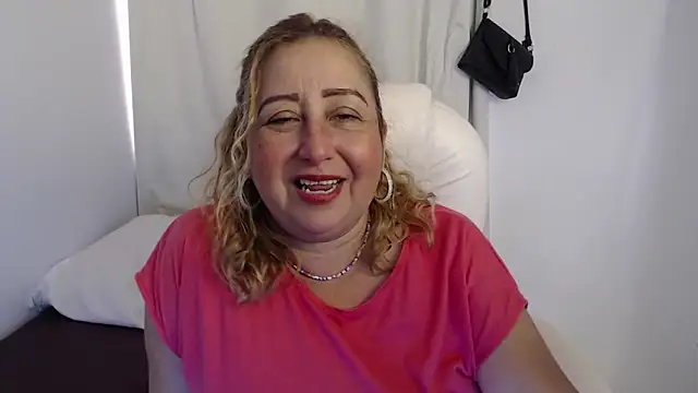 Snapshot of Xileny-Halliwey chatting on September 2025 03:45:01 PM Xileny-Halliwey online show from September 2025 03:45:01 PM