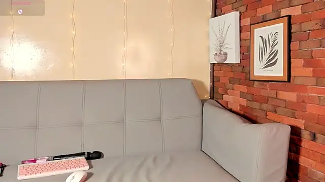 Snapshot of emmamillher chatting on December 2024 04:23:02 AM emmamillher online show from December 2024 04:23:02 AM