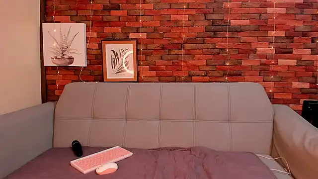 Snapshot of emmamillher chatting on January 2025 03:33:01 PM emmamillher online show from January 2025 03:33:01 PM