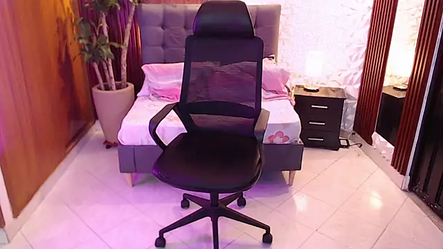 Snapshot of ashleylove_prg chatting on January 2025 07:43:01 AM ashleylove prg online show from January 2025 07:43:01 AM