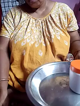 Hotty-rumi online show from October 2025 05:01:01 PM