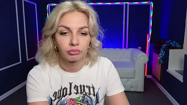 Snapshot of Barbara_Blonde chatting on January 2025 04:30:02 AM Barbara Blonde online show from January 2025 04:30:02 AM