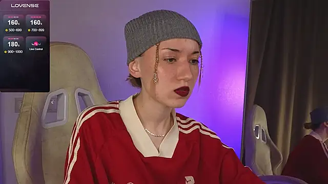 Maddy Garcia online show from December 2024 05:33:01 PM