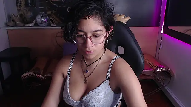 Snapshot of Lili_Gomez_ chatting on October 2025 12:57:02 PM Lili Gomez online show from October 2025 12:57:02 PM