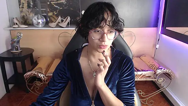 Snapshot of Lili_Gomez_ chatting on October 2025 02:02:02 PM Lili Gomez online show from October 2025 02:02:02 PM