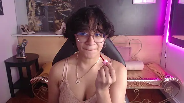 Snapshot of Lili_Gomez_ chatting on November 2025 12:18:01 PM Lili Gomez online show from November 2025 12:18:01 PM