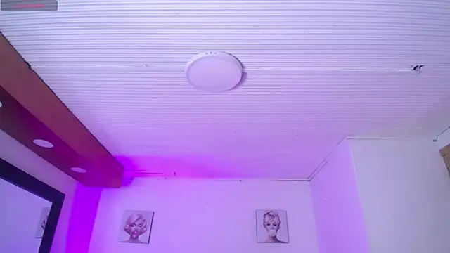 Snapshot of Lili_Gomez_ chatting on November 2025 03:12:02 PM Lili Gomez online show from November 2025 03:12:02 PM