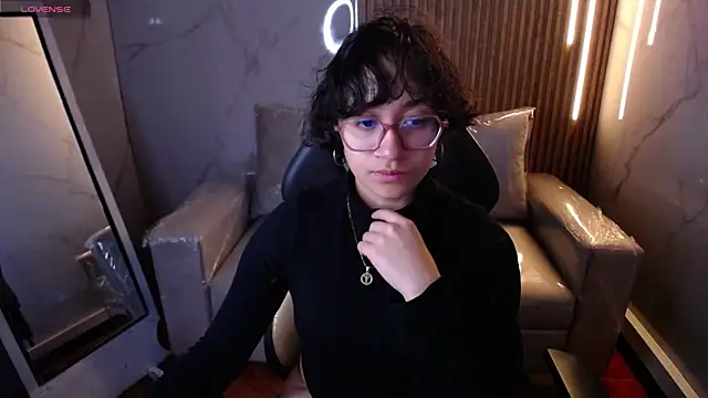 Snapshot of Lili_Gomez_ chatting on November 2025 01:21:02 PM Lili Gomez online show from November 2025 01:21:02 PM