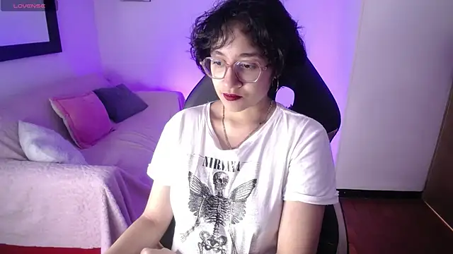 Snapshot of Lili_Gomez_ chatting on November 2025 02:43:02 PM Lili Gomez online show from November 2025 02:43:02 PM