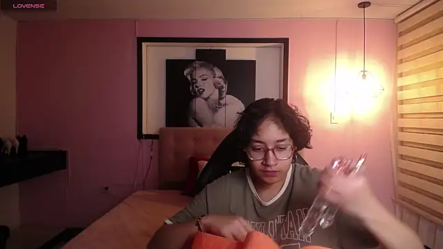 Snapshot of Lili_Gomez_ chatting on November 2025 01:44:02 PM Lili Gomez online show from November 2025 01:44:02 PM