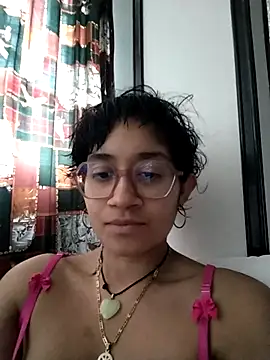 Snapshot of Lili_Gomez_ chatting on December 2025 07:18:01 PM Lili Gomez online show from December 2025 07:18:01 PM