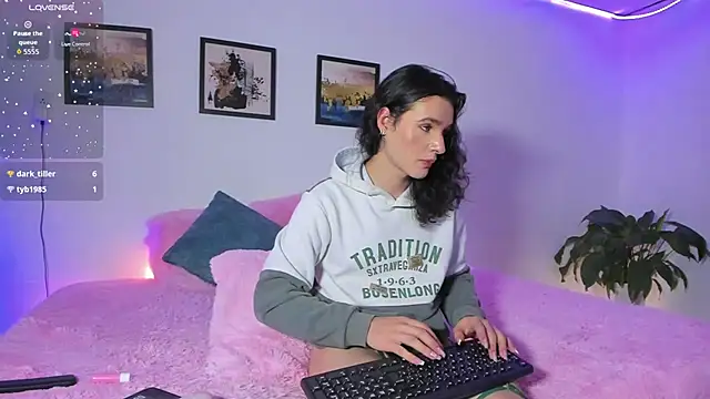 elafranco  online show from December 2025 10:46:02 AM