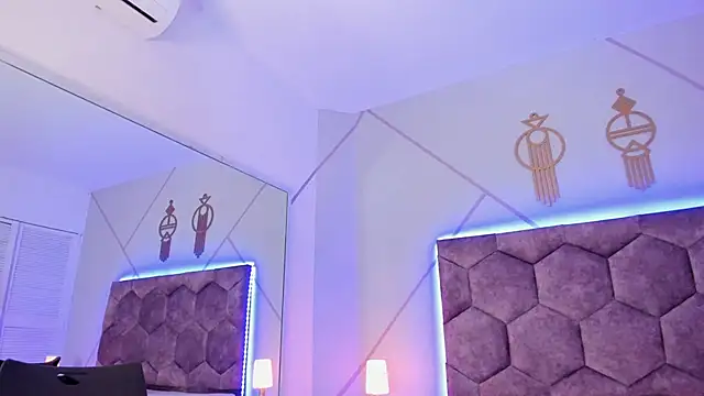 Snapshot of aggy_castel chatting on January 2025 08:32:02 PM aggy castel online show from January 2025 08:32:02 PM