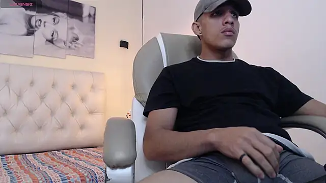 Snapshot of Jheidertwink chatting on December 2024 06:23:01 AM Jheidertwink online show from December 2024 06:23:01 AM