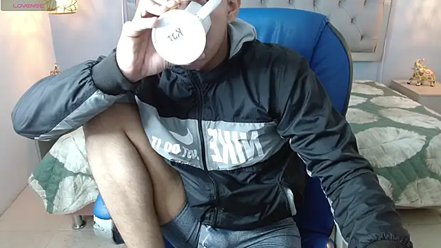 Snapshot of Jheidertwink chatting on December 2024 09:39:02 AM Jheidertwink online show from December 2024 09:39:02 AM