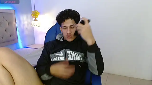 Snapshot of Jheidertwink chatting on February 2025 06:45:01 AM Jheidertwink online show from February 2025 06:45:01 AM