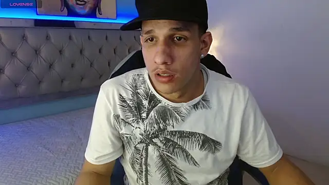 Snapshot of Jheidertwink chatting on February 2025 03:52:02 AM Jheidertwink online show from February 2025 03:52:02 AM