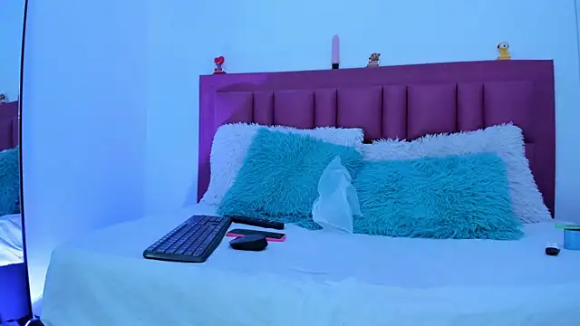 Snapshot of luna_kyong chatting on December 2024 04:21:02 PM luna kyong online show from December 2024 04:21:02 PM