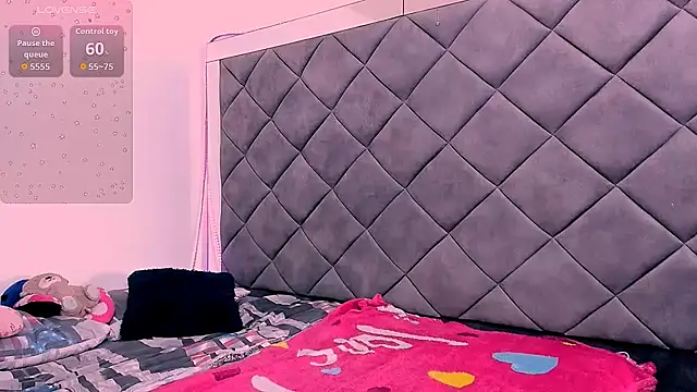 Snapshot of Nellyhills chatting on November 2025 06:08:01 PM Nellyhills online show from November 2025 06:08:01 PM