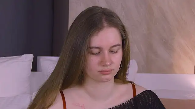 EllieHayes online show from March 2026 09:32:02 PM