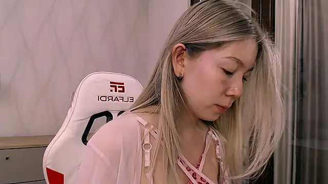 Snapshot of Babby_Rabbit chatting on December 2025 02:35:02 PM Babby Rabbit online show from December 2025 02:35:02 PM