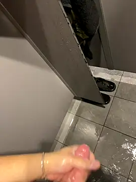 Snapshot of Loco42- chatting on October 2025 01:21:01 PM Loco42- online show from October 2025 01:21:01 PM