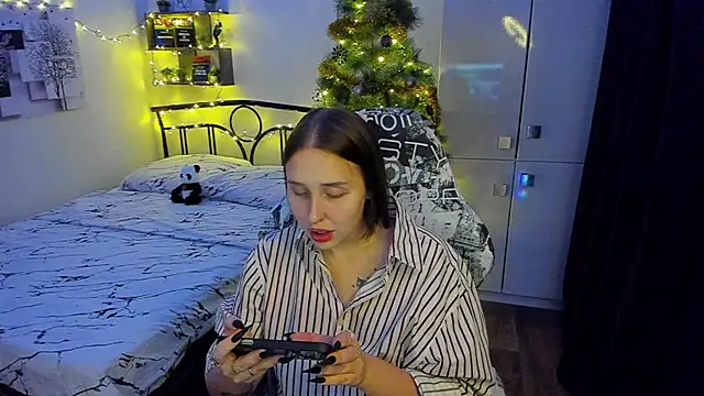 LinaTruly online show from December 2025 09:34:02 PM