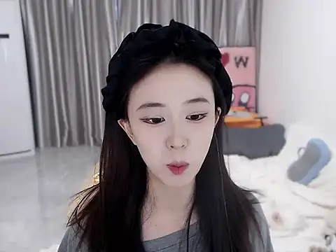 LOLO-yaya online show from December 2024 08:30:02 AM