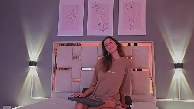 Snapshot of jolie_lov chatting on September 2025 01:22:02 PM jolie lov online show from September 2025 01:22:02 PM