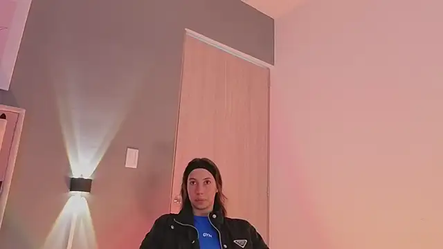 Snapshot of jolie_lov chatting on September 2025 01:02:01 PM jolie lov online show from September 2025 01:02:01 PM